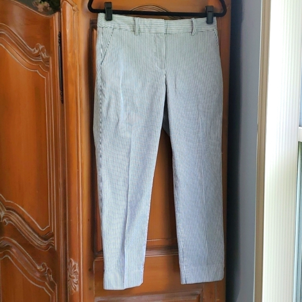 TALBOTS BLACK & WHITE striped SEERSUCER Hampshire ankle‎ pant. Size 4P.